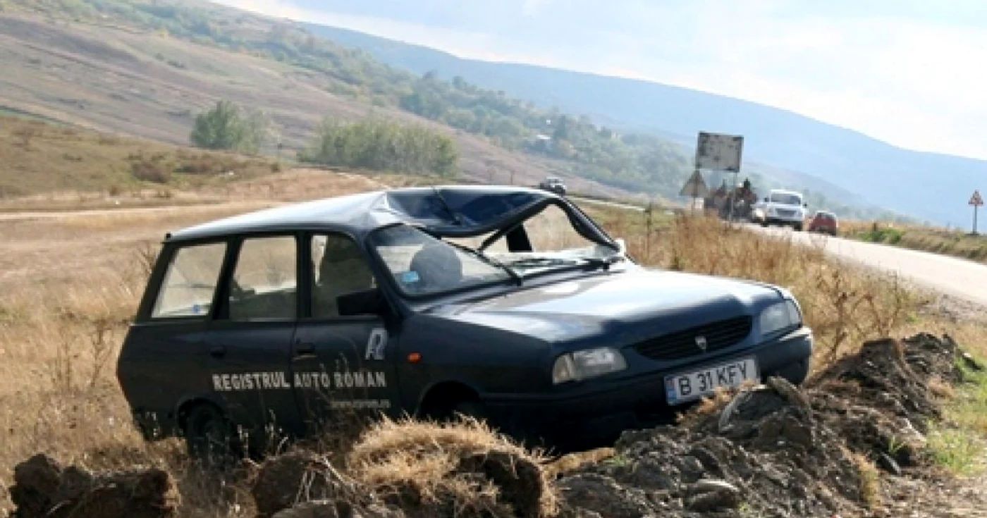 Mașina a fost și ea avariată (Sursa: vrn.ro)