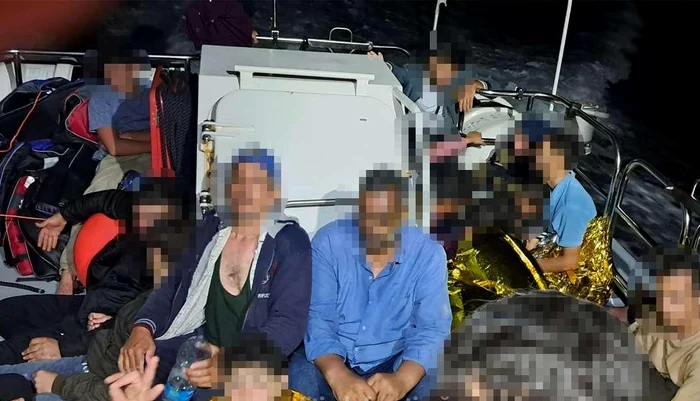Persoanele salvate de polițiștii de frontieră FOTO: Poliția de Frontieră