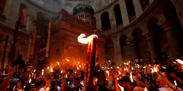 Lumina Sfântă la Ierusalim FOTO AFP Thomas Coex
