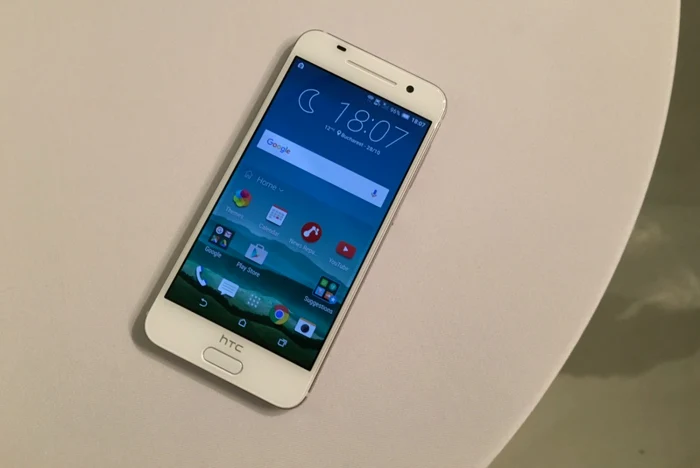 HTC One A9 nu este un smartphone prost, dar scump cert este. FOTO Răzvan Băltăreţu/Adevărul