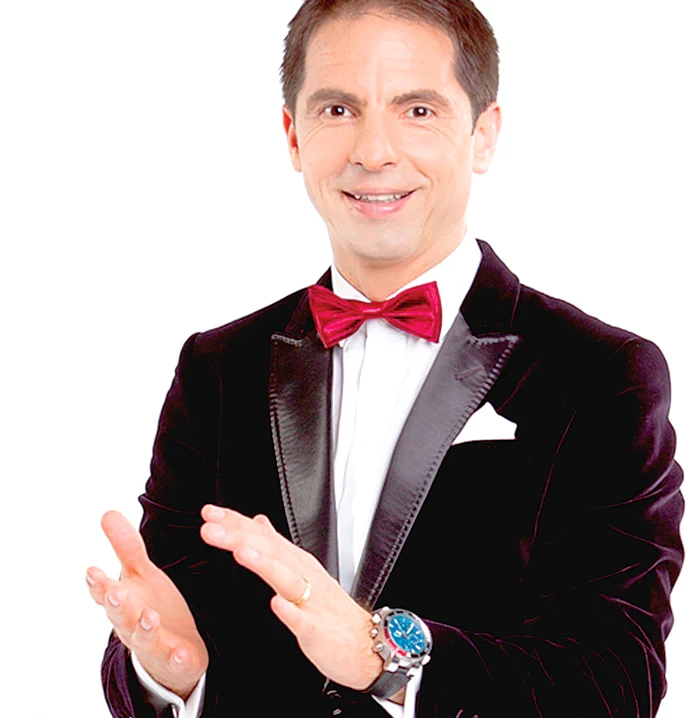 Vedeta tv Dan Negru începe, din 7 septembrie, filmările pentru cel mai nou show de diverstiment, „Cu banii jos”, de la Antena 1.