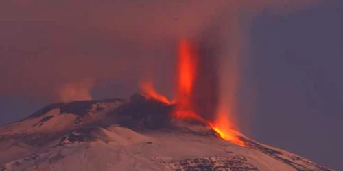 Lava s-a revărsat din vulcan. Nu au existat victime