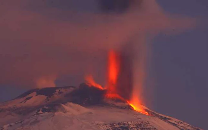 Lava s-a revărsat din vulcan. Nu au existat victime