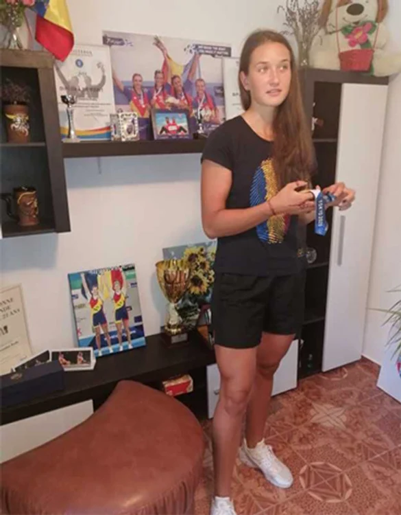 
    Simona păstrează în camera ei de acasă toate trofeeleFoto: Adevărul  