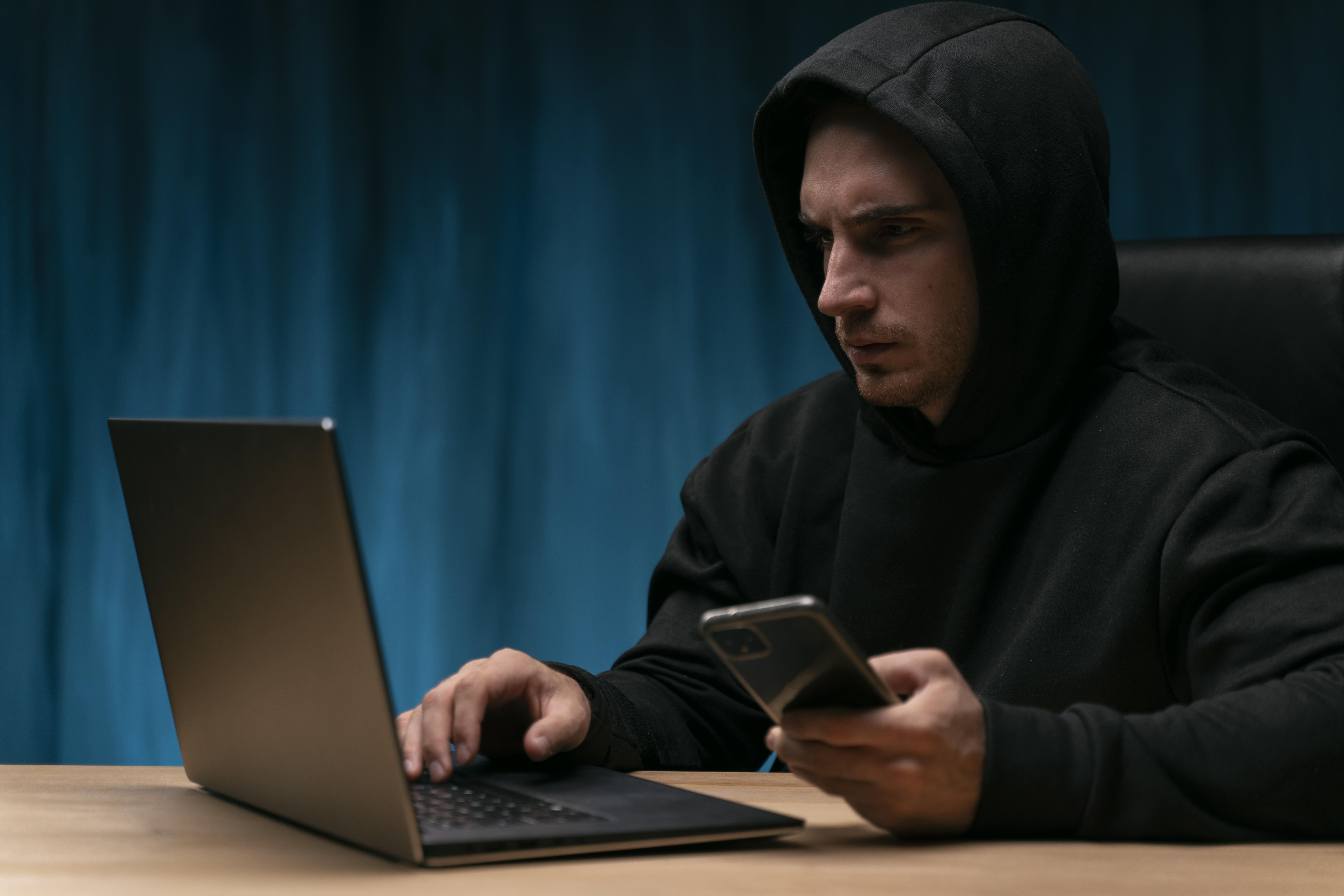 Scopul escrocilor este să obțină acces la conturile bancare Foto: Freepik 