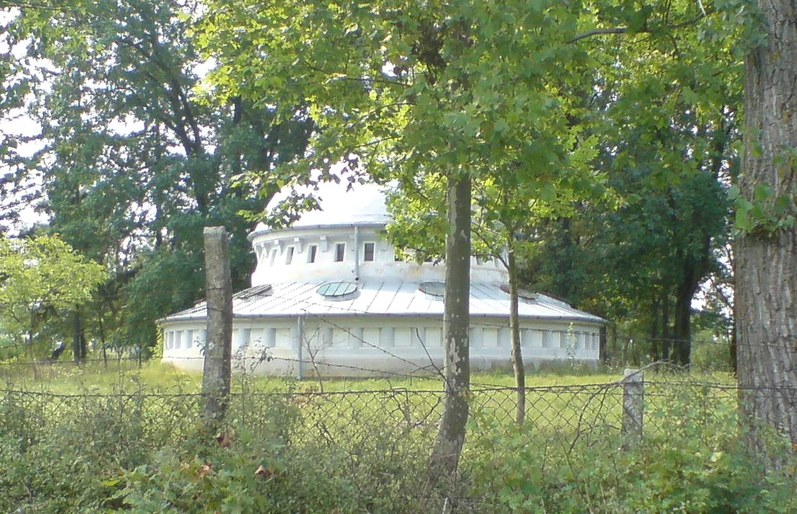 Clădirea care pare OZN (Foto: Romanian UFO Network)