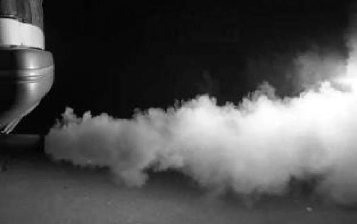 Culoarea fumului de maşină poate indica probleme ale motorului