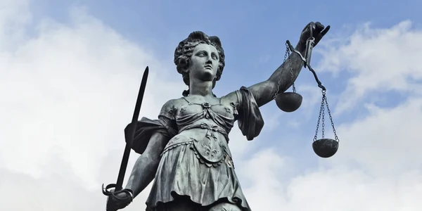 statuie justitie grecia antica foto shutterstock