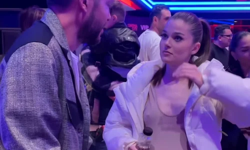 Artista a purtat un body crem mulat pe burtica proeminentă care a început să crească din ce în ce mai mult
