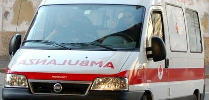 Românca a fost transportată de urgenţă la spital