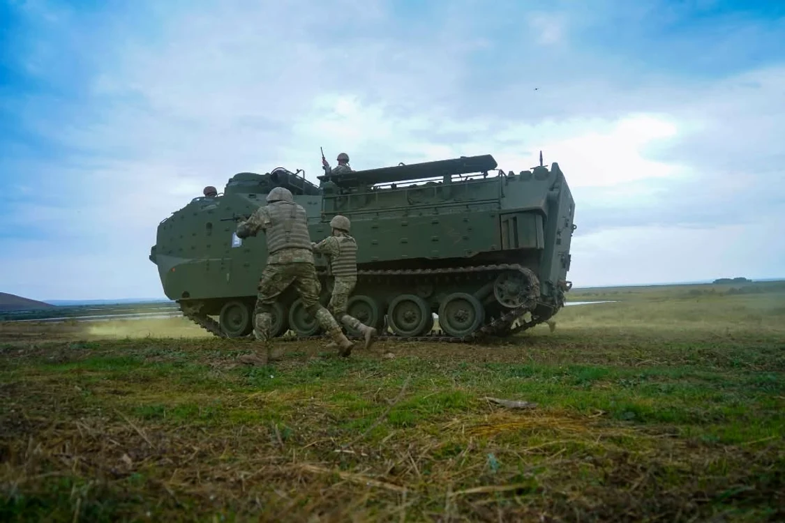 vehicule amfibii de asalt AAV-7