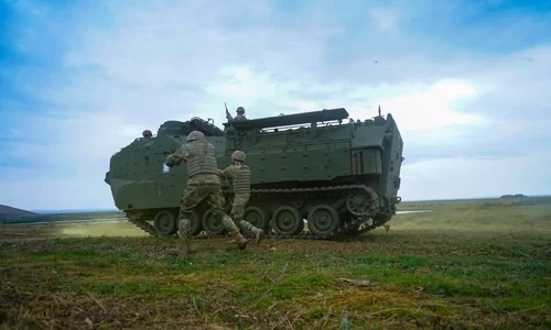 Nouă vehicule amfibii de asalt AAV-7 au intrat oficial în serviciul Forțelor Navale Române