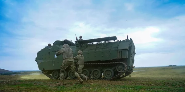 Nouă vehicule amfibii de asalt AAV-7 au intrat oficial în serviciul Forțelor Navale Române