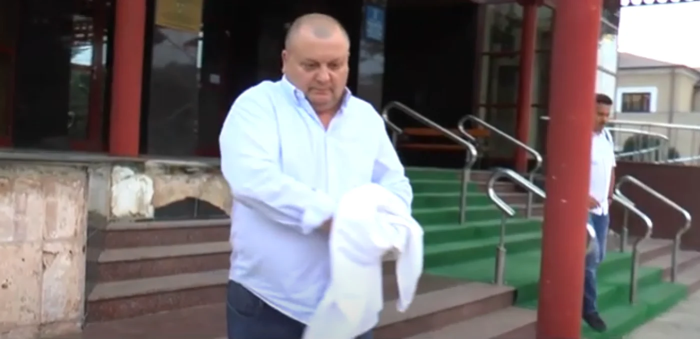 Comisarul Nicuşor Rotarul, în ziua în car a fost reţinut de procurorii DIICOT FOTO captură video