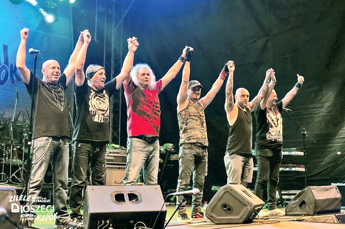 
    Trupa Iris se menţine  pe val şi după 40 de ani  de carieră  