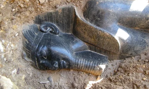 O nouă statuie a faraonului Amenhotep al III lea, descoperită în Luxor jpeg