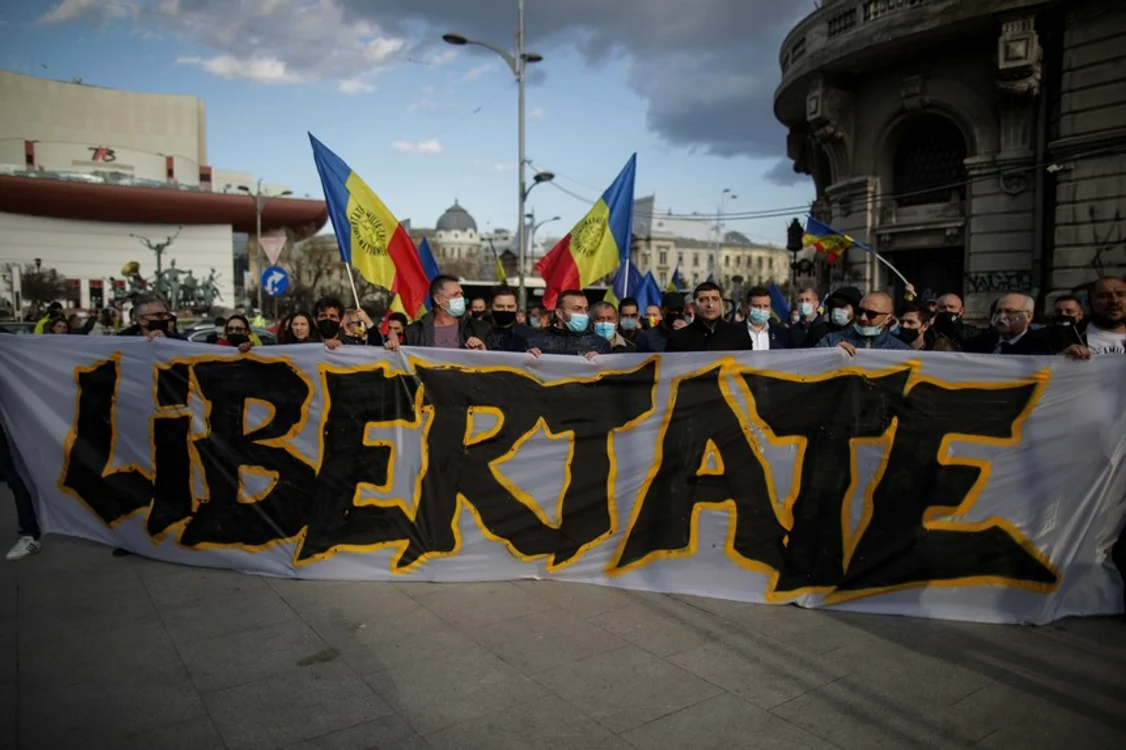 
    Jandarmeria Română a aplicat 444 de amenzi la protestele de miercuri seara, în valoare de peste 260.000 de leiFoto: news.ro  