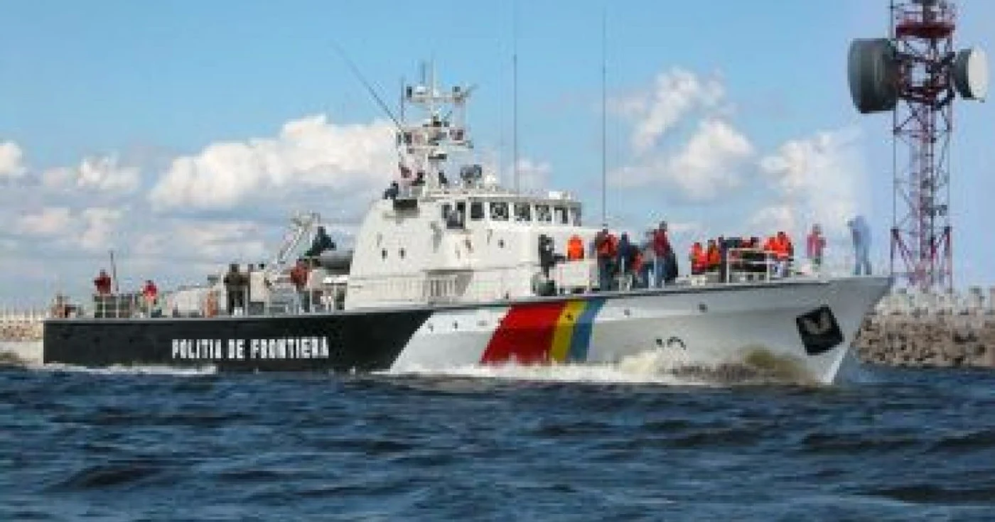 Constanta: Turiştii de pe un iaht aflat în derivă la Costineşti au fost salvaţi