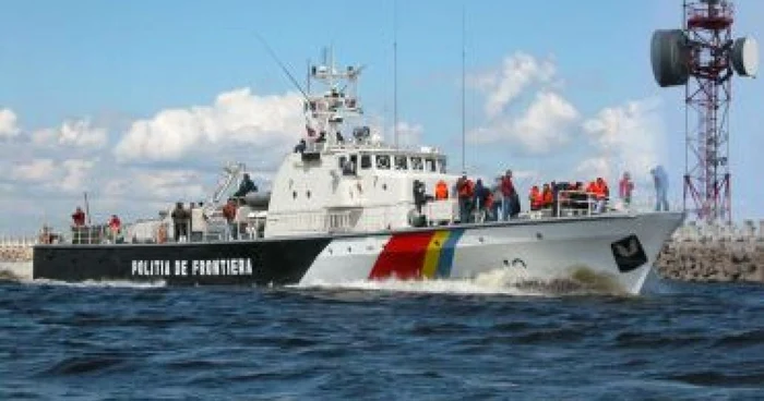 Constanta: Turiştii de pe un iaht aflat în derivă la Costineşti au fost salvaţi