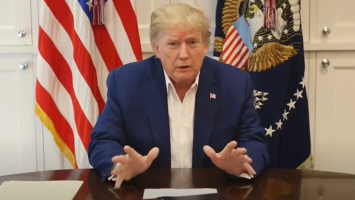 Donald Trump a transmis sâmbătă seara un mesaj video pe pagina personală de Twitter