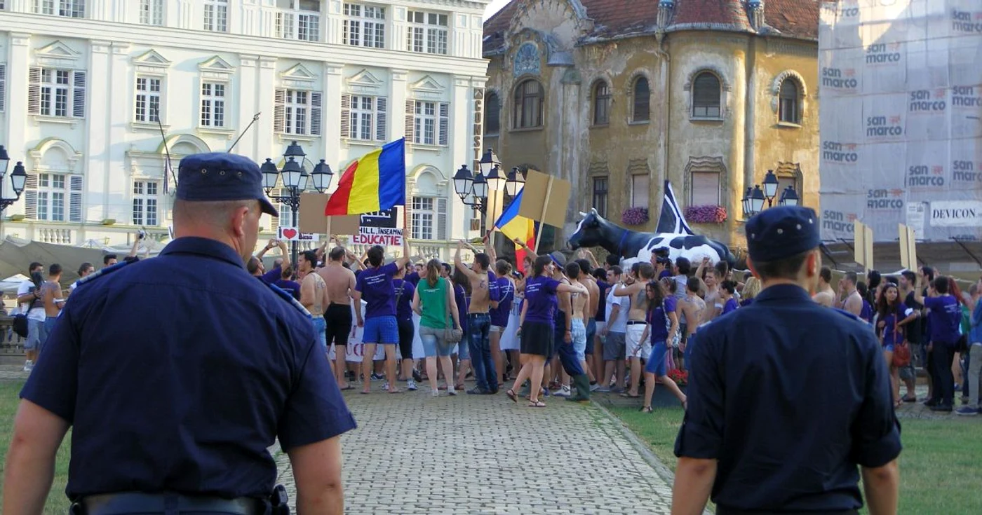 "Nu vrem pe plantaţie / Noi vrem educaţie", au scandat tinerii. FOTO: Vali Silaghi