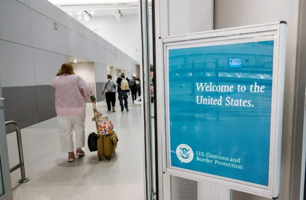 Turiștii care vor să viziteze SUA vor trebui să își prezinte activitatea de pe rețelele sociale din ultimii cinci ani