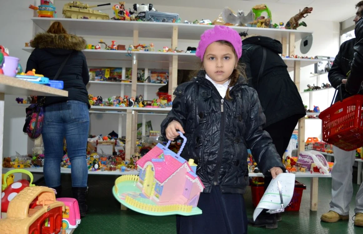 Copiii sunt cei mai mari fani ai magazinului de jucării reciclate FOTO Dana Mihai