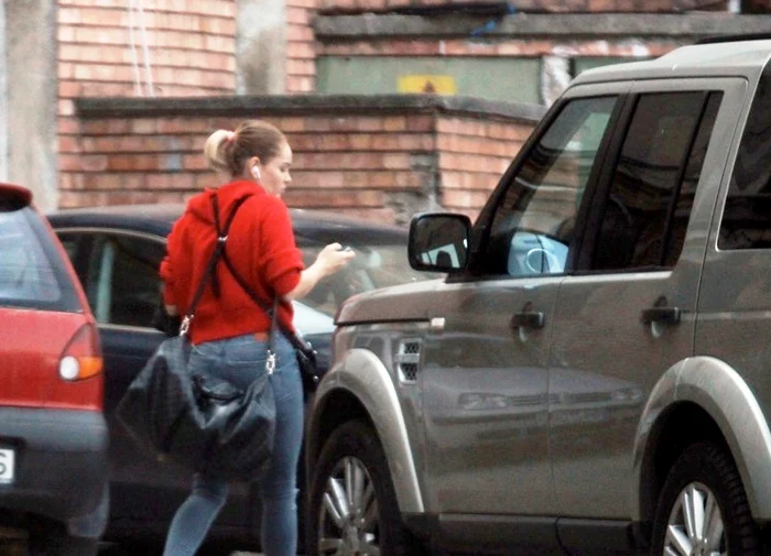 Maria Constantin a coborât din mașina lui Dacian Varga foto: Blitz