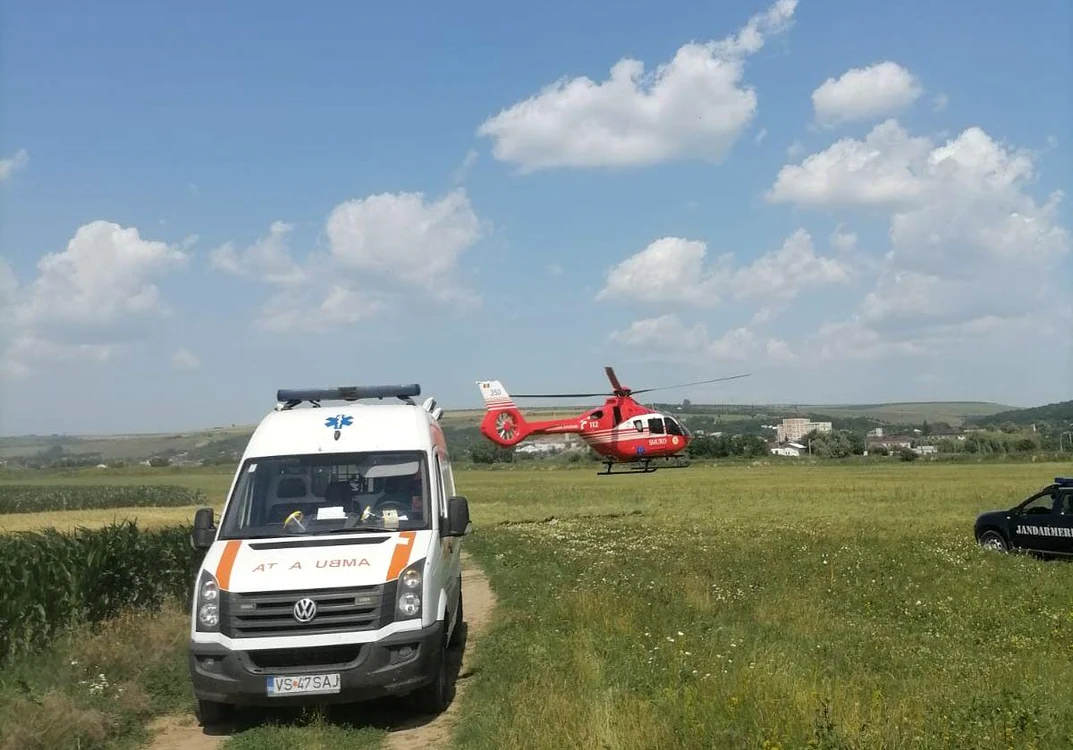 Copilul a fost transportat la spital cu un elicopter SMURDSursă foto: ISU Băcau
