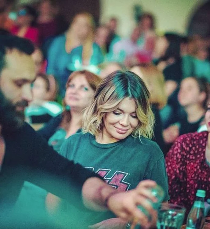 Gina Pistol îl susține pe Smiley din public 