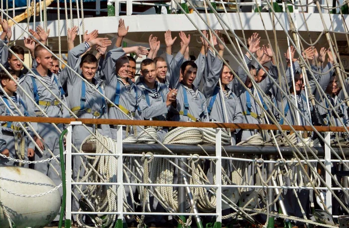 Participă peste 1.000 de marinari