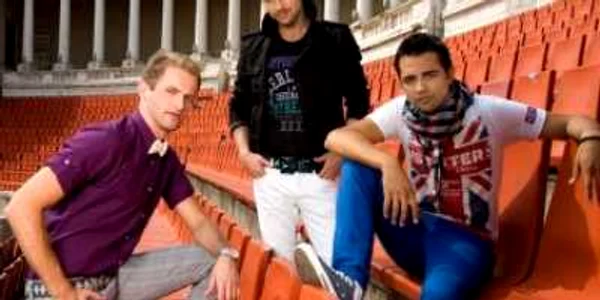 Soliştii români care au cântat peste hotare s-au îmbogăţit - revista presei mondene