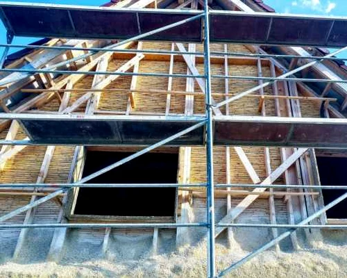 casa de canepa si var in constructie