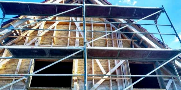 casa de canepa si var in constructie