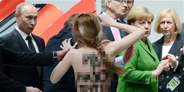 putin femen foto telegraph.co.uk