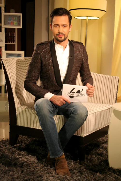Alexandru Constantin, gazda emisiunii "Constantin 60'", descoase povestea din spatele celebrităţii vedetelor autohtone, la Prima TV
