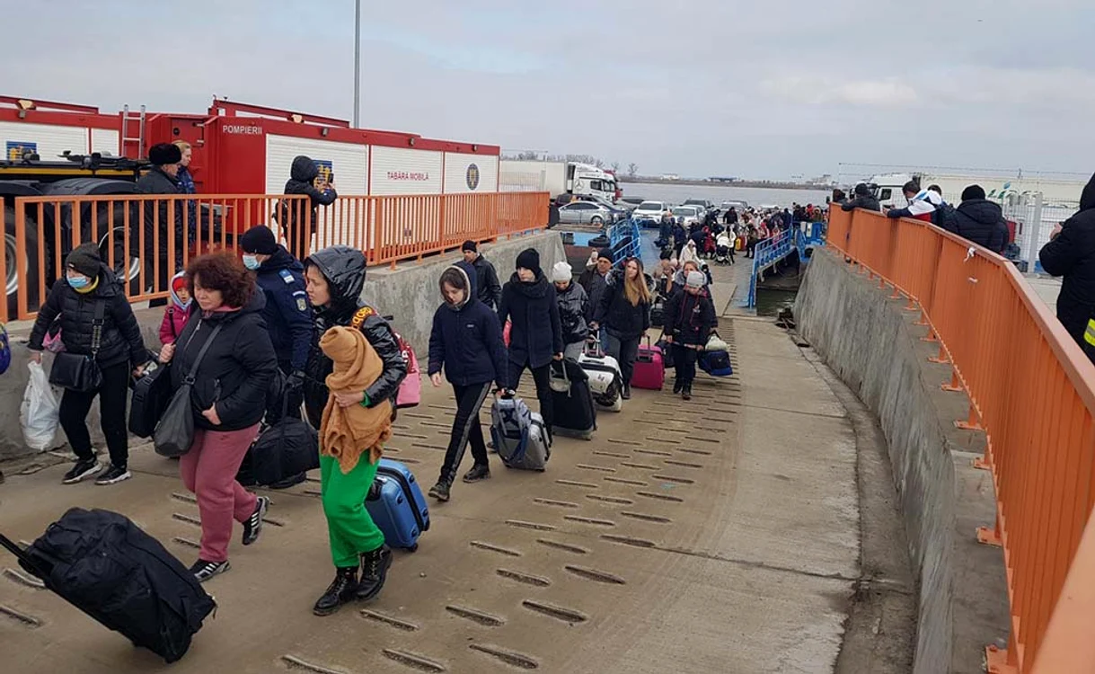 Ucrainenii continuă să fugă din țara asediată. Fotografii: adevarul.ro