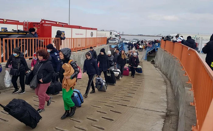 Ucrainenii continuă să fugă din țara asediată. Fotografii: adevarul.ro