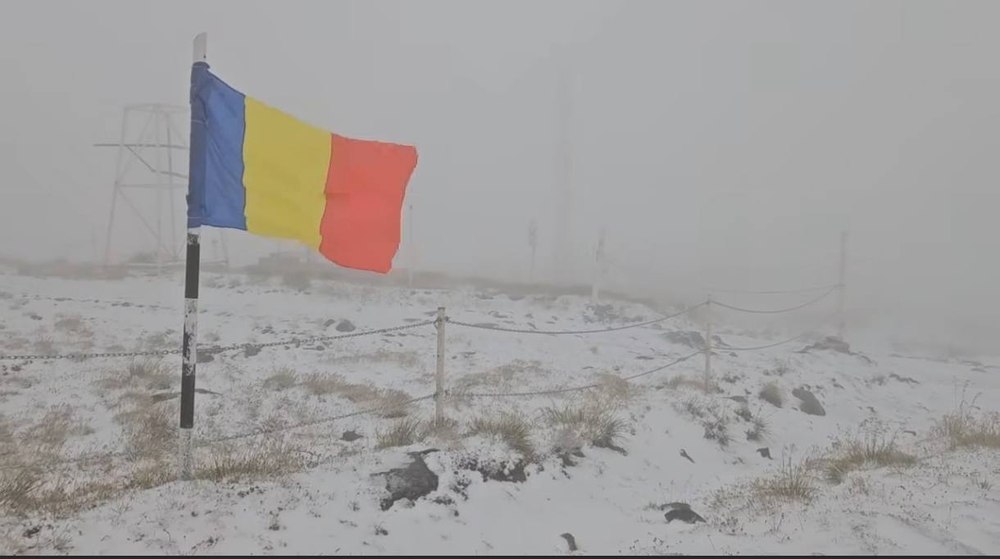 Imagini spectaculoase: peisaj de iarnă în plină vară. Zăpada de august a atins câțiva centimetri în munții Bucegi 