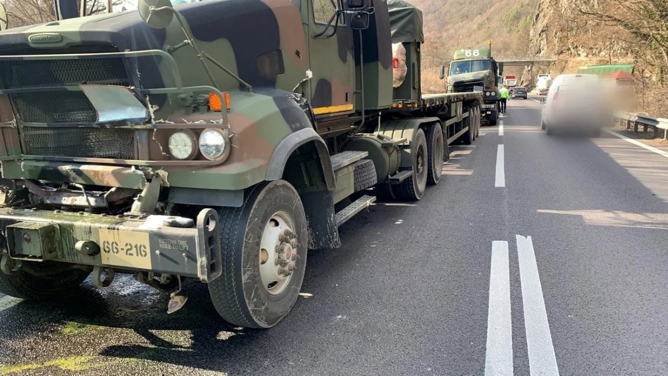 Accident rutier pe Valea Oltului al Convoiului Militar Nato - trei autovehicule implicate Foto Adevărul