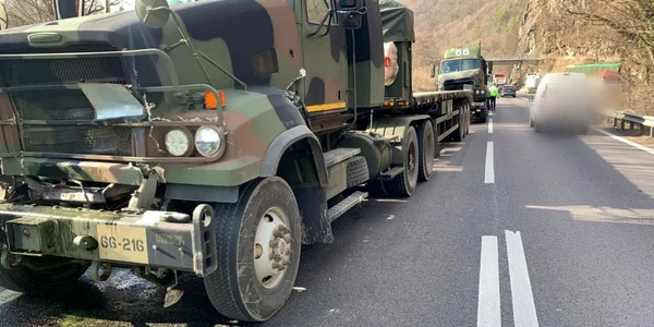 Accident rutier pe Valea Oltului al Convoiului Militar Nato - trei autovehicule implicate Foto Adevărul