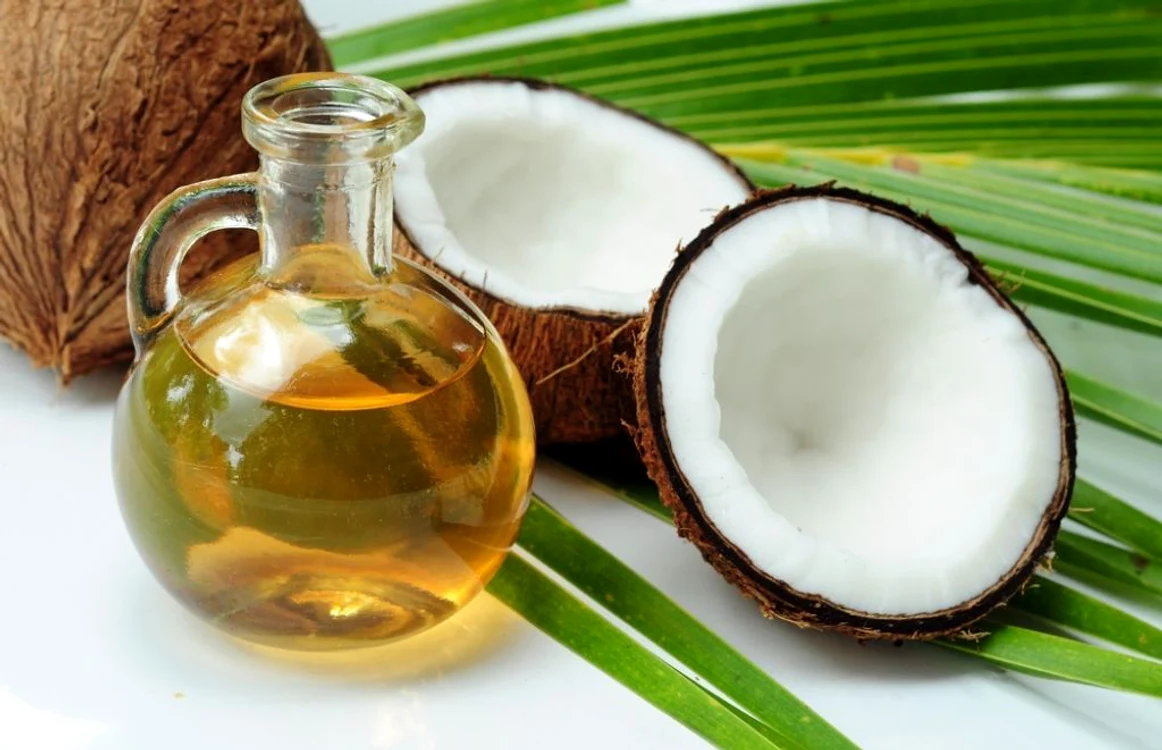 Uleiul din nucă de cocos este capabil să oprească răspândirea bacteriilor cauzatoare de carii  FOTO Shutterstock