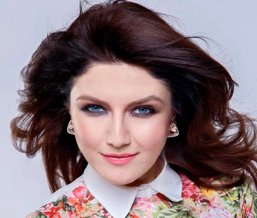 
    Alexandra a ales să poarte un blazer din rafie   