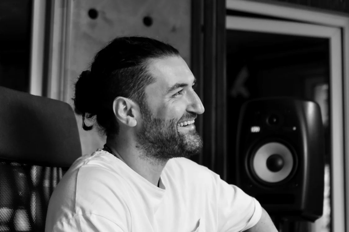 Smiley, în studioul Hahaha Production FOTO Fcebook