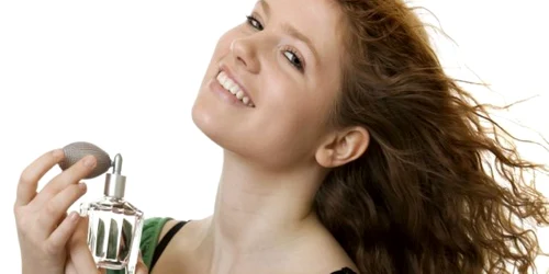 Alege parfumuri naturale, deoarece 98% din substanţele de bază sunt din culturi organice
