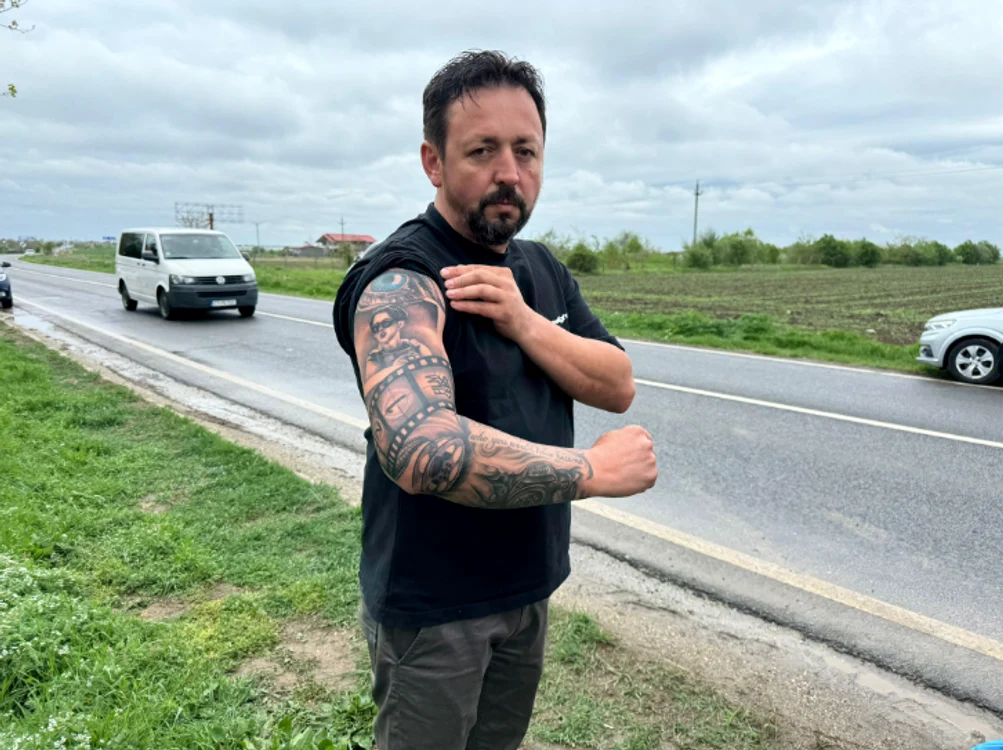Valentin Olariu la locul accidentului de la 2 Mai; și-a făcut tatuaj pentru Sebi FOTO Antonia Ispas