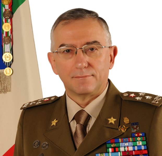 Claudio Graziano, fost şef al Comitetului Militar al UE, găsit mort, acasă. Alături, un pistol și un bilet de adio