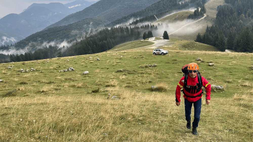 Turist ucrainean rătăcit în Munții Făgăraș, salvat în toiul nopții de Salvamont Brașov