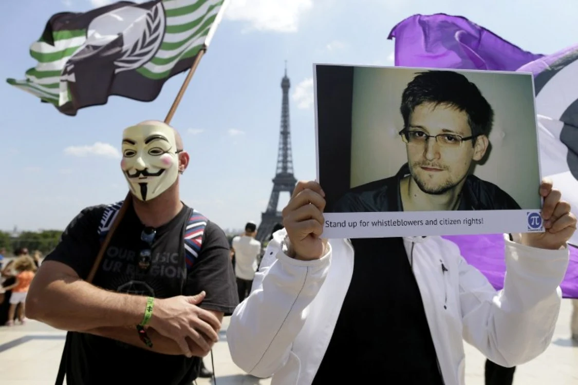Dezvăluirile fostului contractor, Edward Snowden, au atras atenţia asupra încălcării dreptului la intimitate de către serviciile secrete din SUA şi Marea Britanie