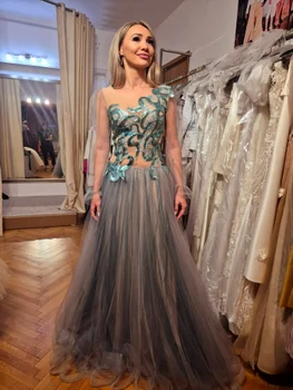 Cristina Păsăroiu a cântat cu Andrea Bocelli de Revelion la Abu Dhabi într-o rochie creată de Eli Lăslean. FOTO: Instagram